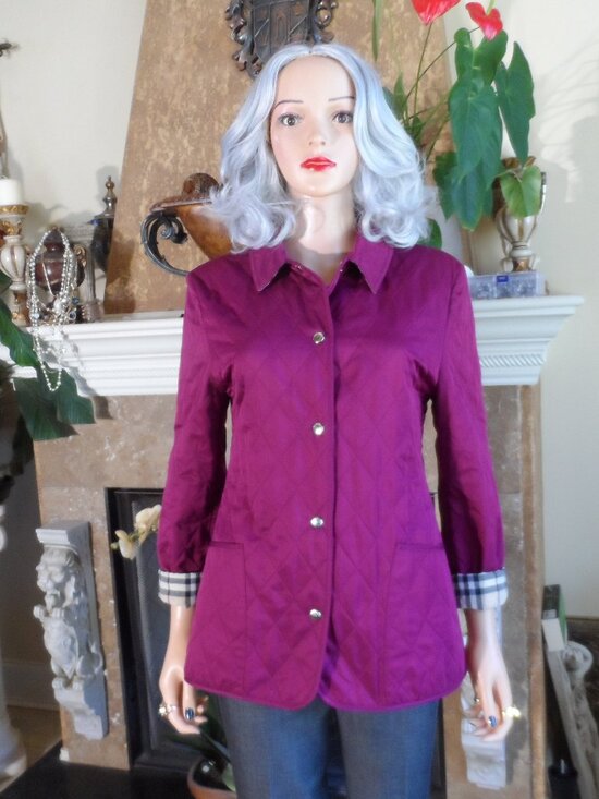 Burberry London Burgundy Quilted Barn Jacket – Size XS - Picture 2 of 16
